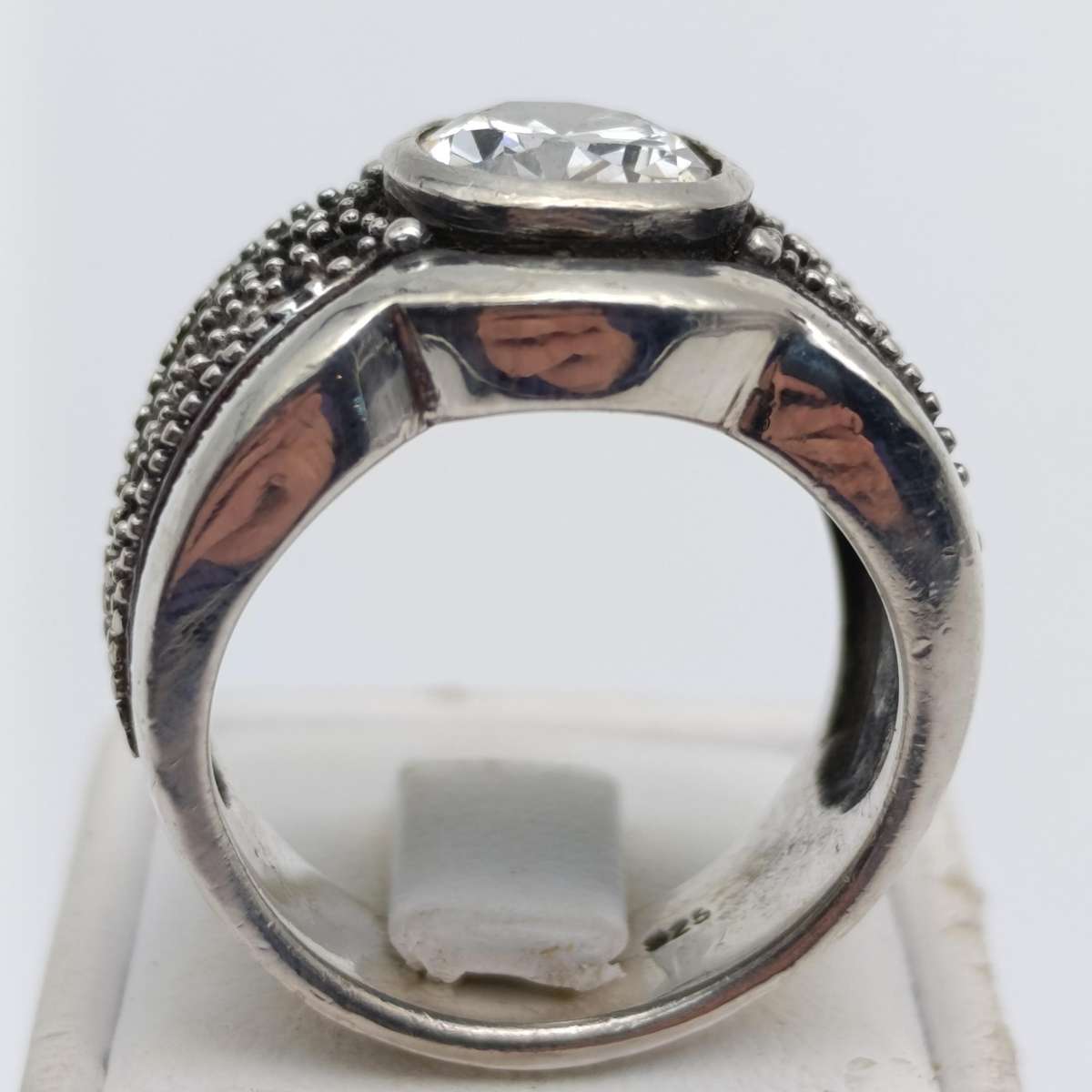 Bulky sterling silver ring with large clear stone - weighs 15,1g - size Q
