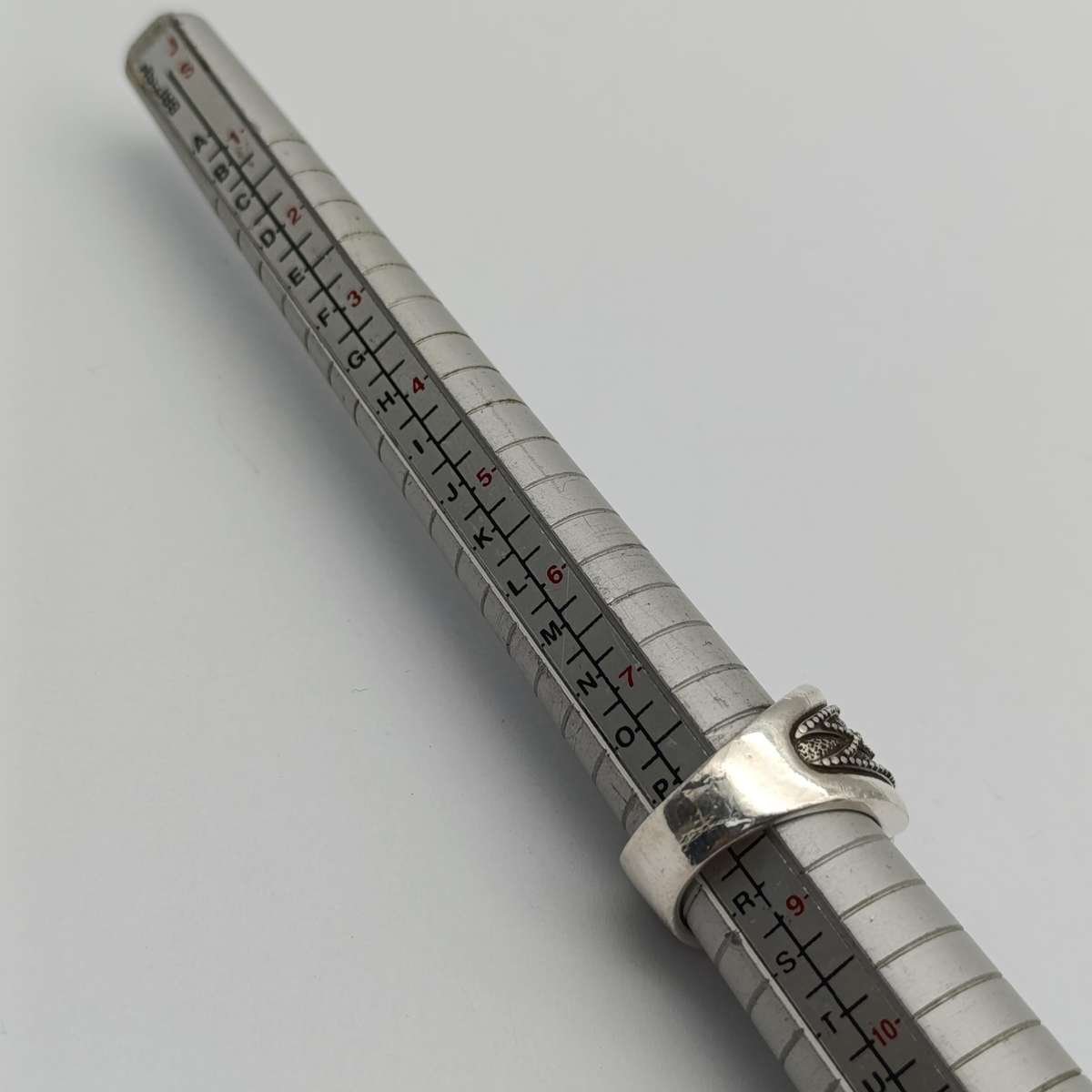 Bulky sterling silver ring with large clear stone - weighs 15,1g - size Q