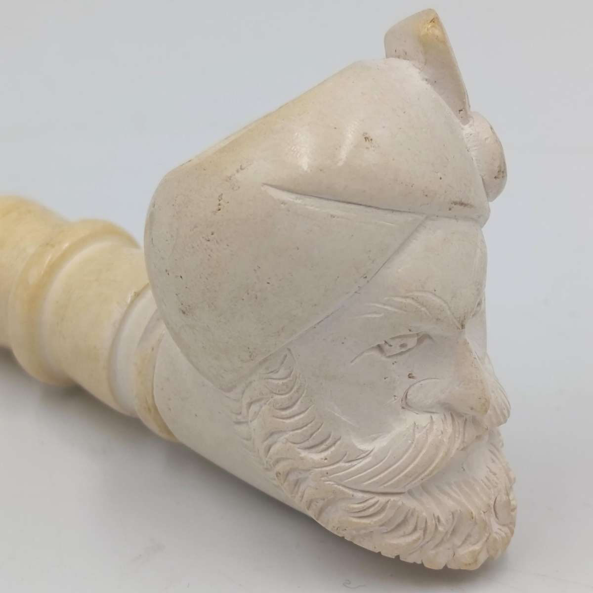 Beautiful vintage hand carved meerschaum smoking pipe