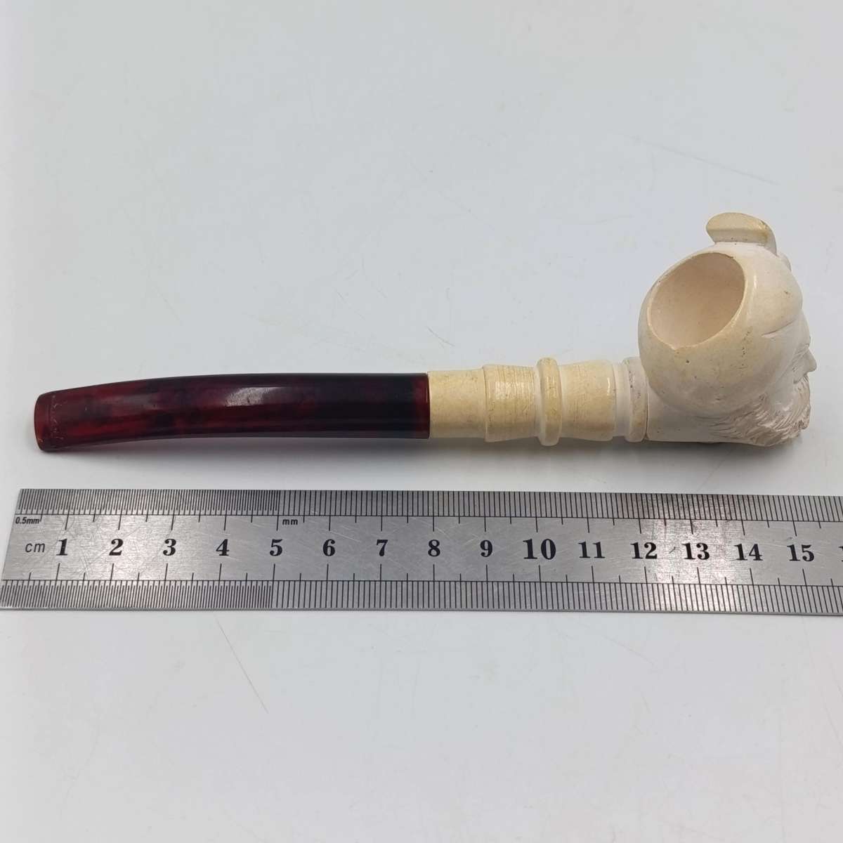 Beautiful vintage hand carved meerschaum smoking pipe
