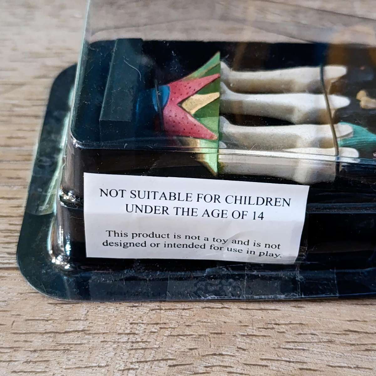 Lot of 5 gods of Ancient Egypt figurines with magazines - some damage