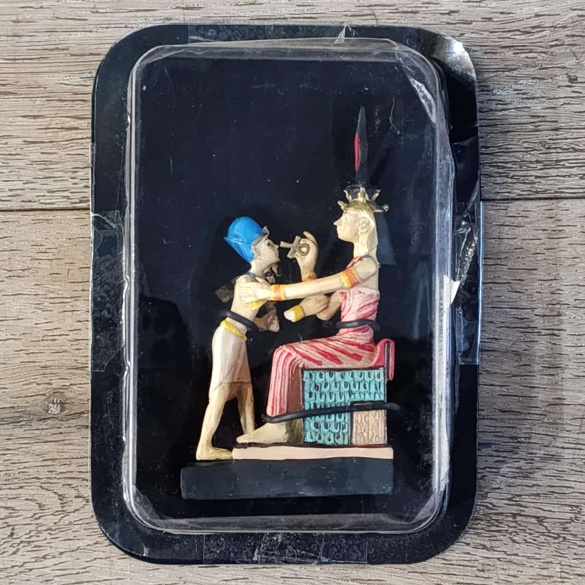 Lot of 5 gods of Ancient Egypt figurines with magazines - some damage