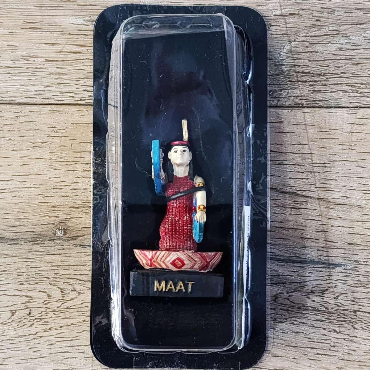 Lot of 5 gods of Ancient Egypt figurines with magazines - some damage