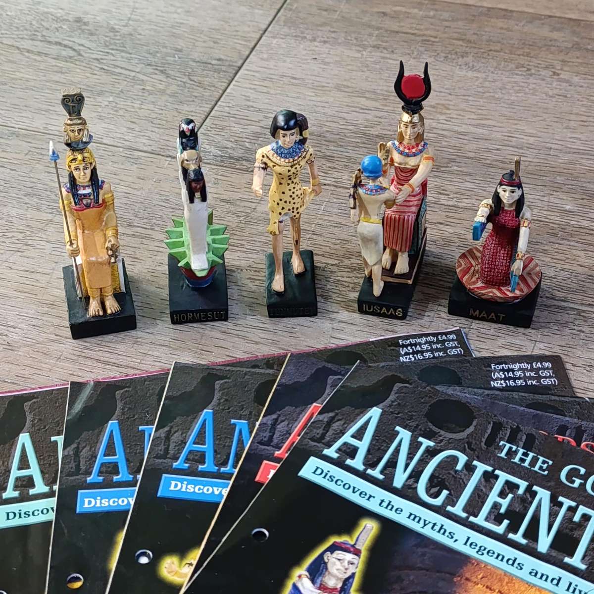 Lot of 5 gods of Ancient Egypt figurines with magazines - some damage
