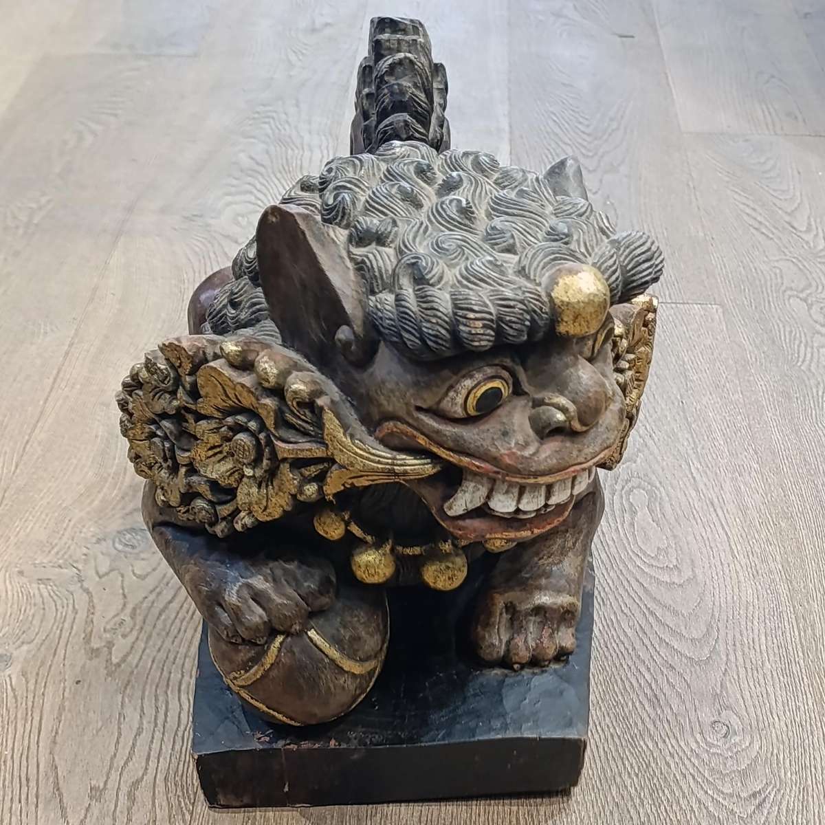 Pair of Large Chinese Foo dogs sculptures - wooden