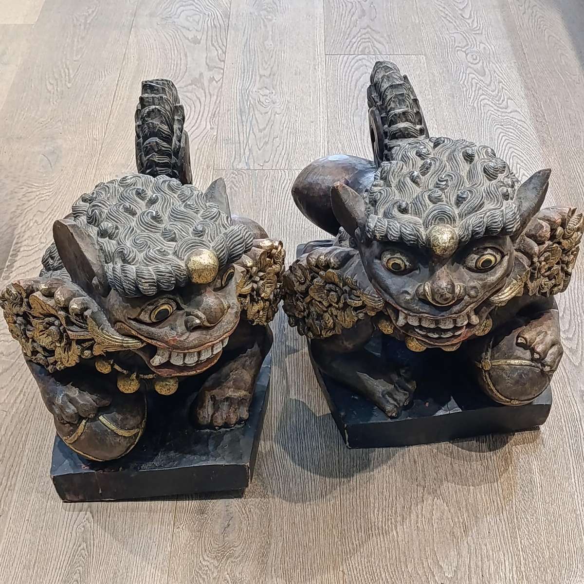 Pair of Large Chinese Foo dogs sculptures - wooden