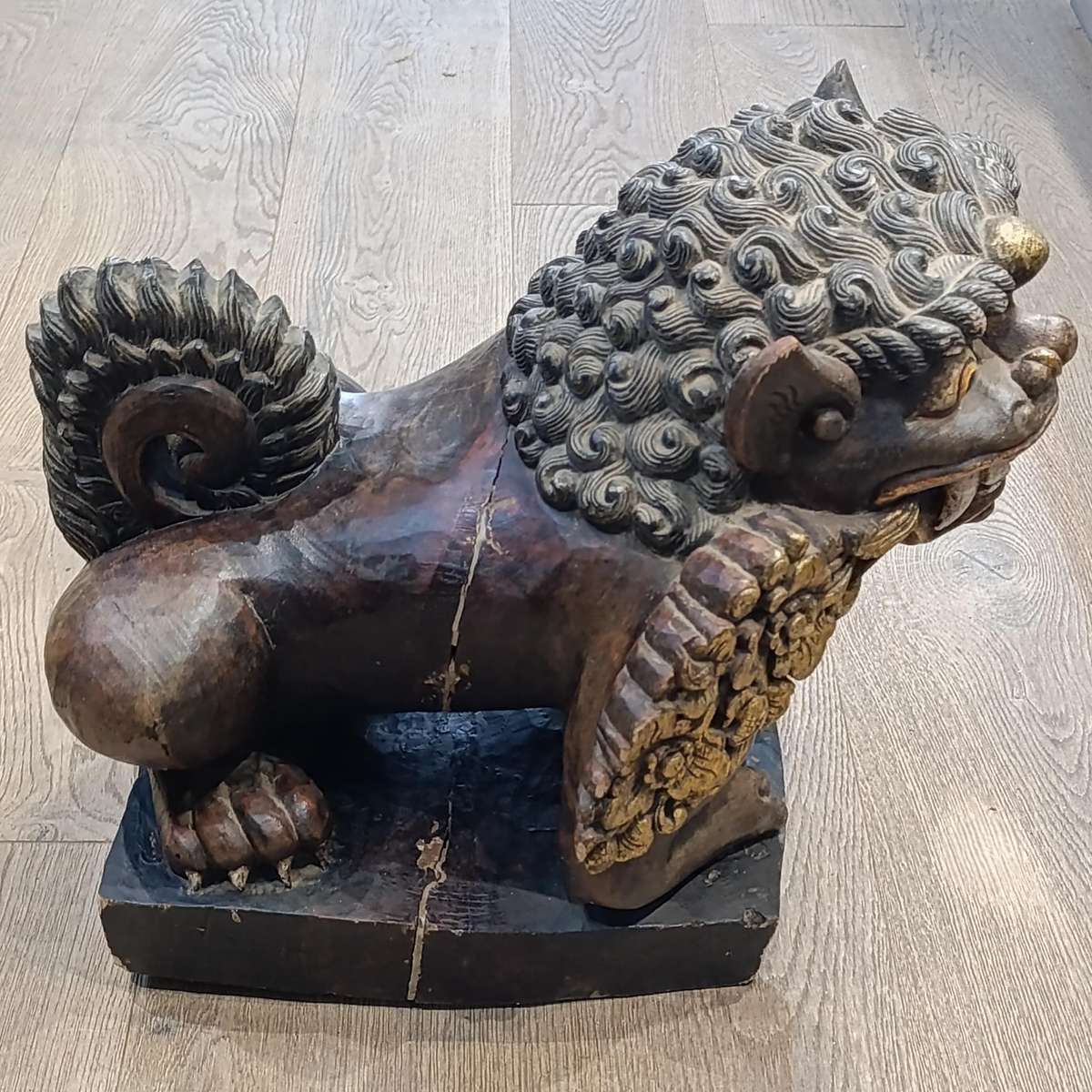 Pair of Large Chinese Foo dogs sculptures - wooden