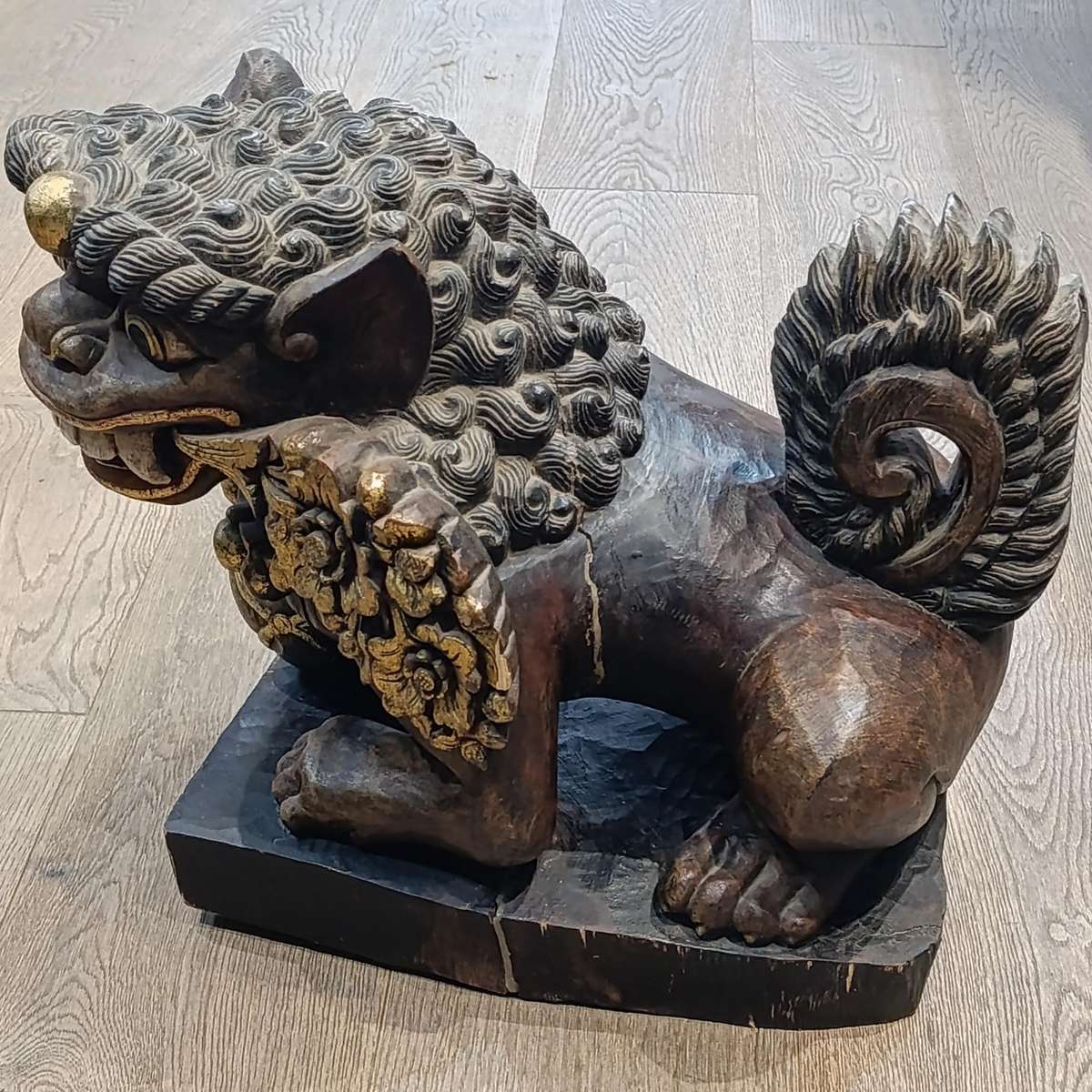 Pair of Large Chinese Foo dogs sculptures - wooden