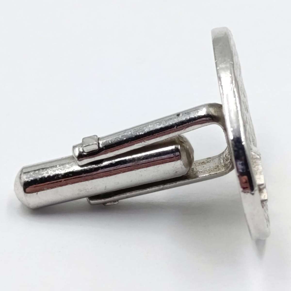 Pair of Suzuki cufflinks