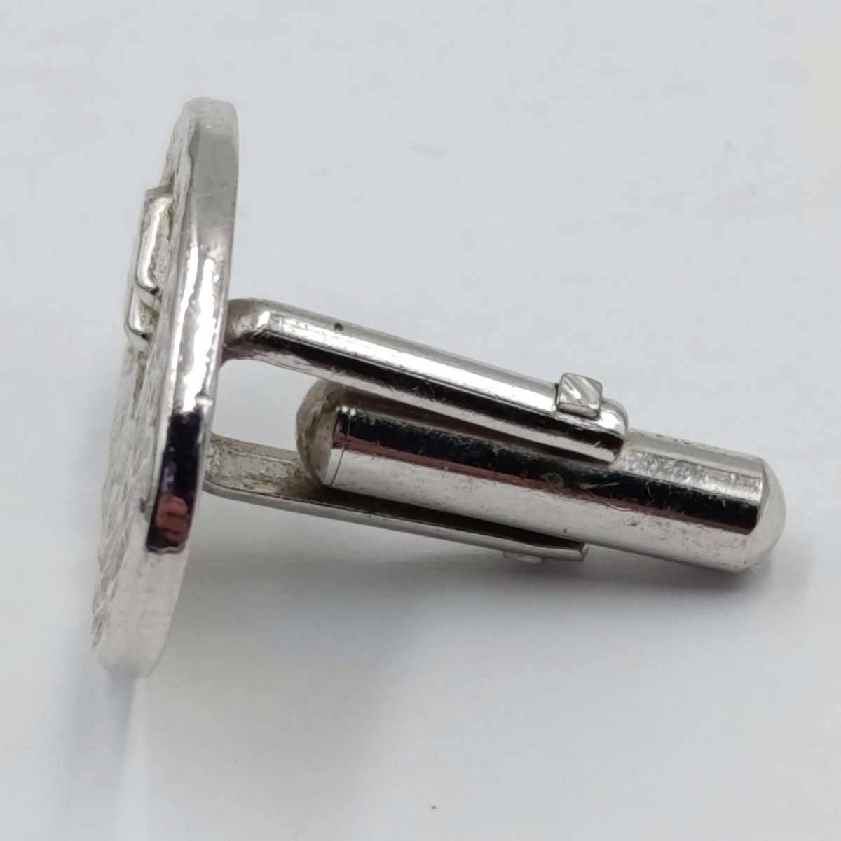 Pair of Suzuki cufflinks
