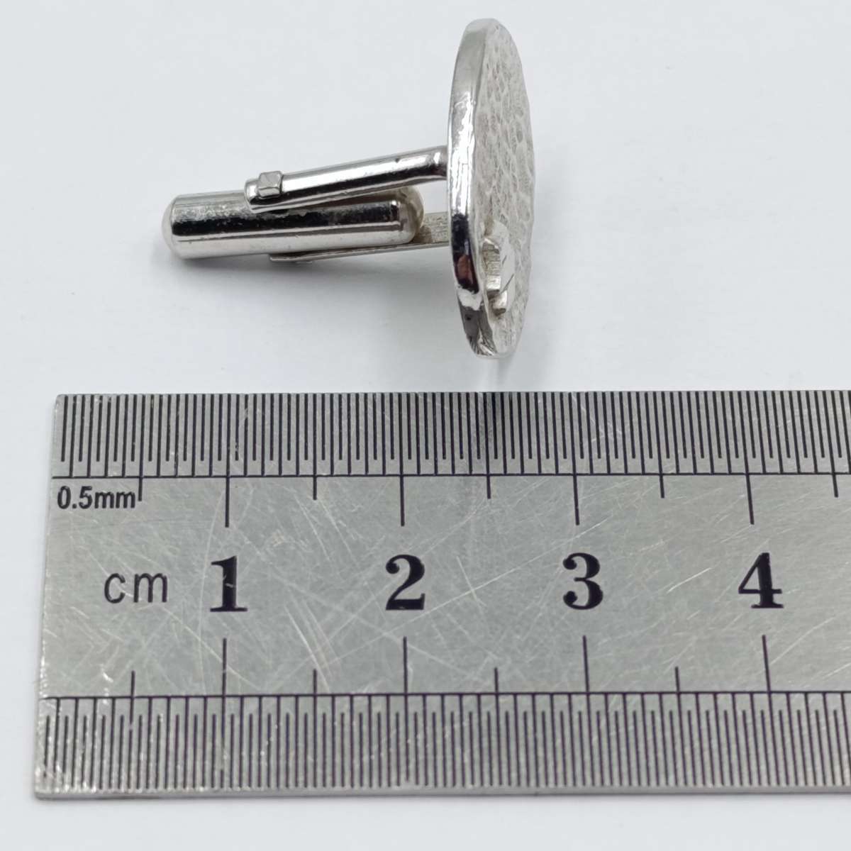 Pair of Suzuki cufflinks