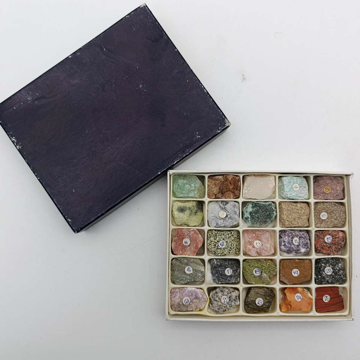 Set of 25 Zimbabwe Gemstones in box