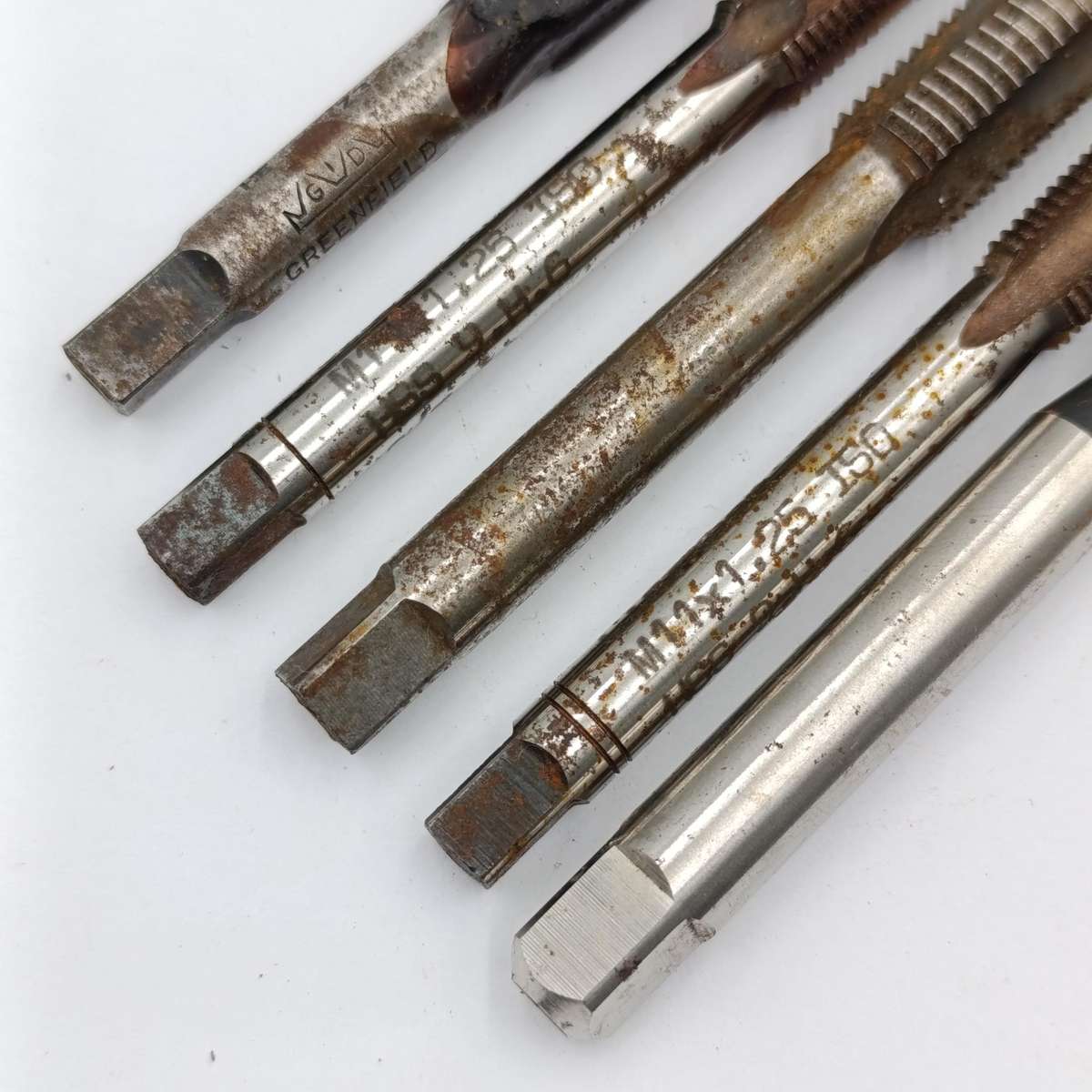 Lot of 9 inside thread cutting bits