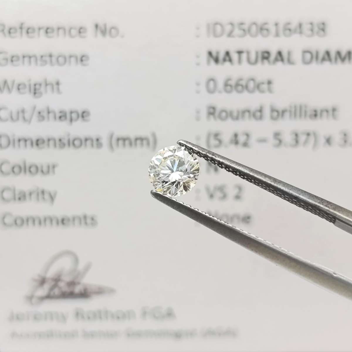 Natural Round Brilliant diamond of 0,66ct - Colour N, clarity VS 2 - with GEMLAB certificate