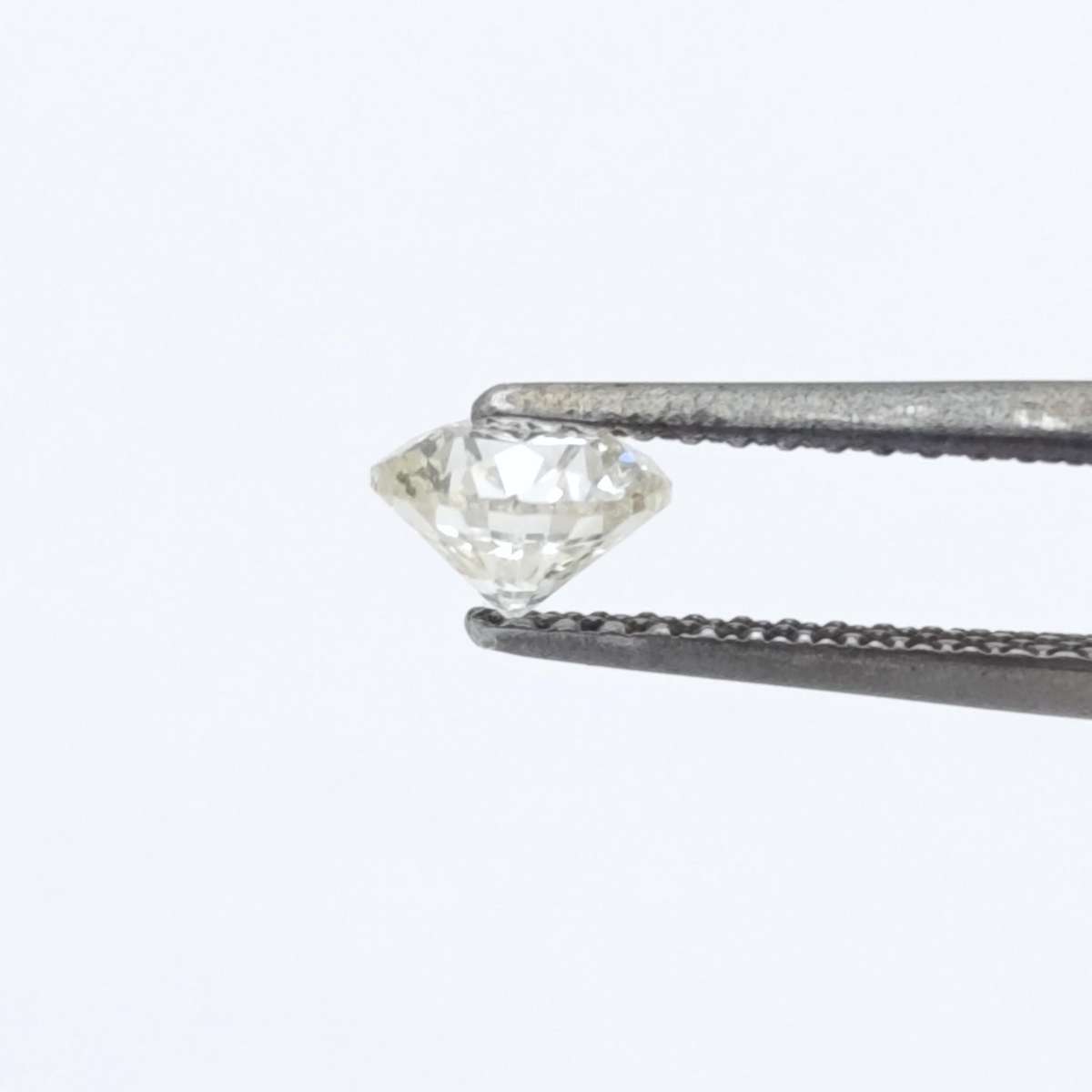 Natural Round Brilliant diamond of 0,66ct - Colour N, clarity VS 2 - with GEMLAB certificate