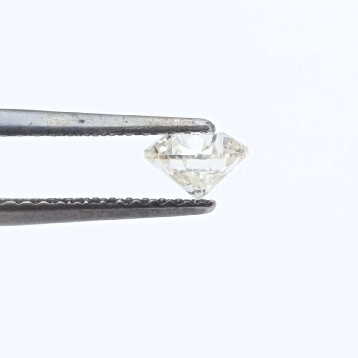 Natural Round Brilliant diamond of 0,66ct - Colour N, clarity VS 2 - with GEMLAB certificate