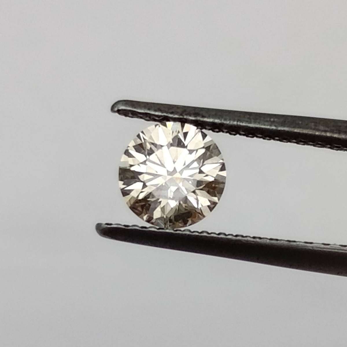 Natural Round Brilliant diamond of 0.54 ct - color R, Clarity VS2 - with GEMLAB certificate