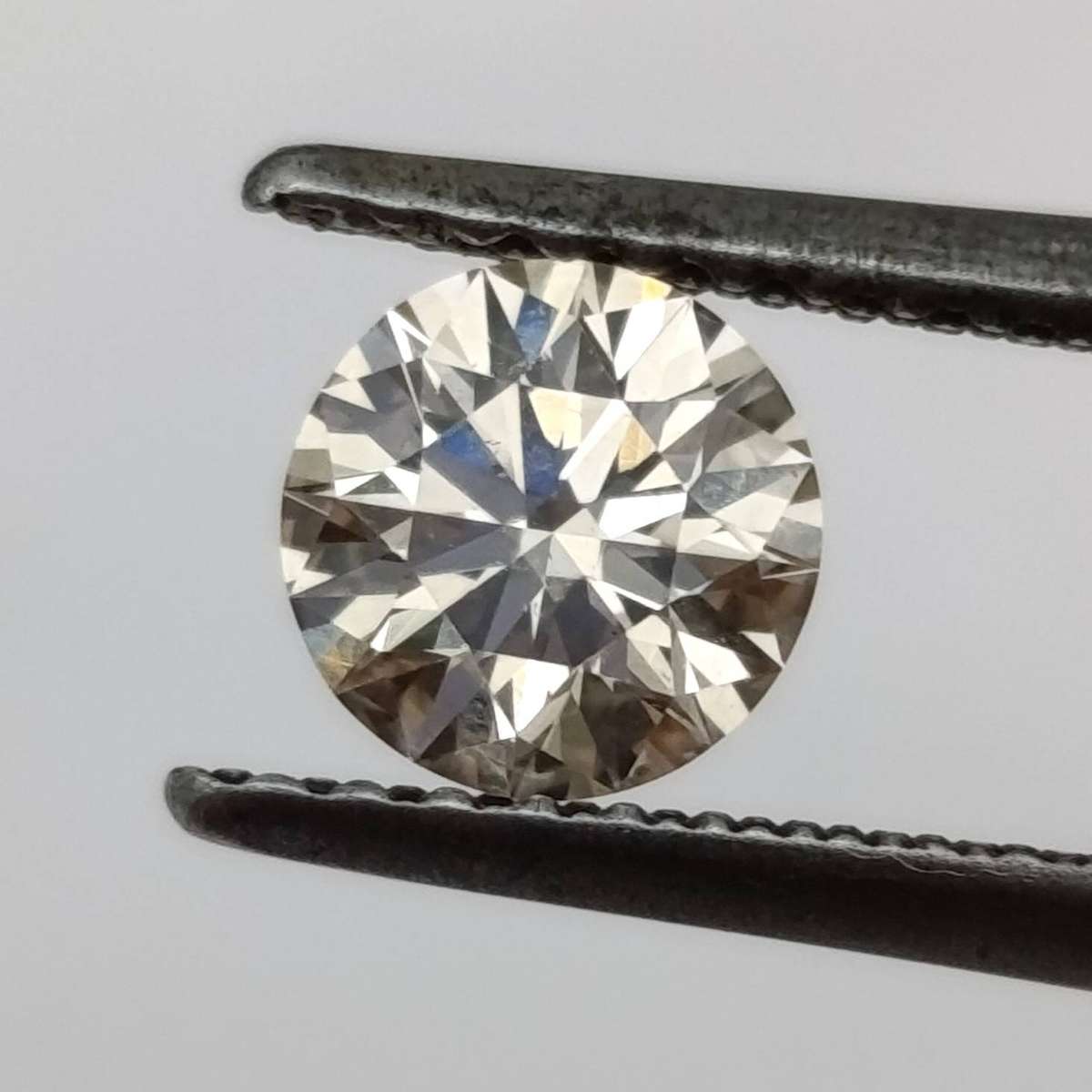 Natural Round Brilliant diamond of 0.54 ct - color R, Clarity VS2 - with GEMLAB certificate