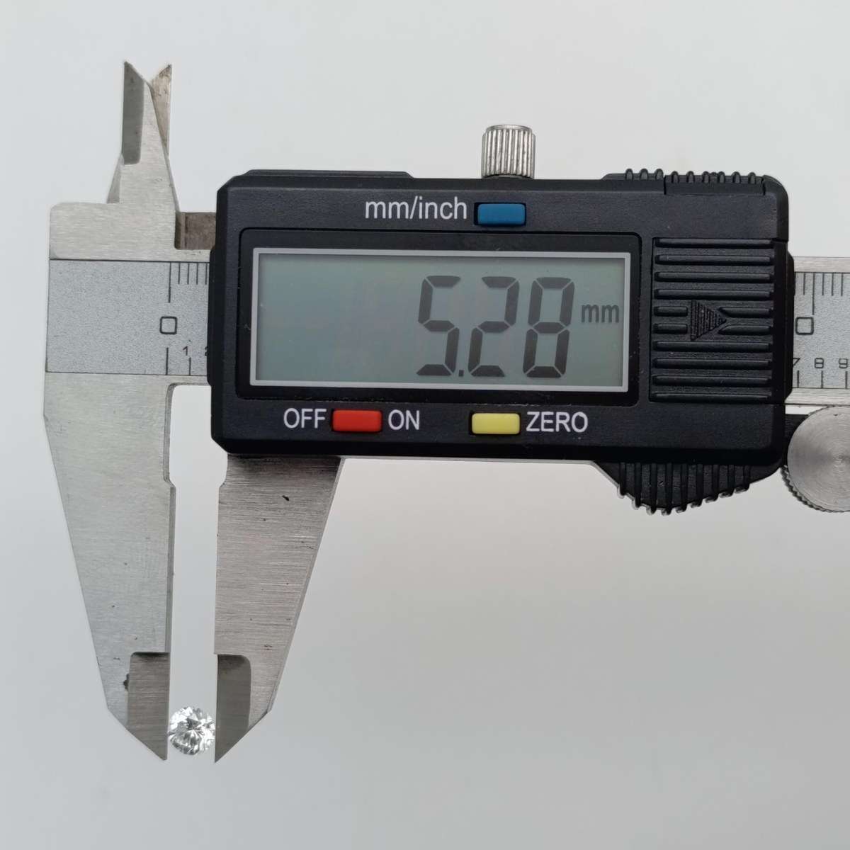 Natural Round Brilliant Diamond of 0,644ct - Colour G, clarity VS 2 - with GEMLAB certificate