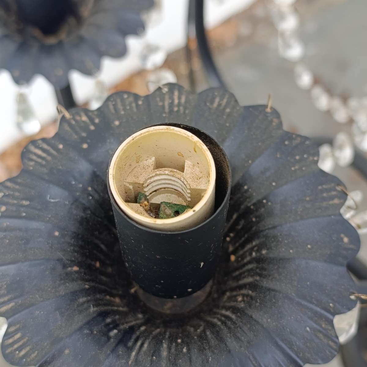 Large Crystal chandelier with 9 arms - one fitting broken - Collection only