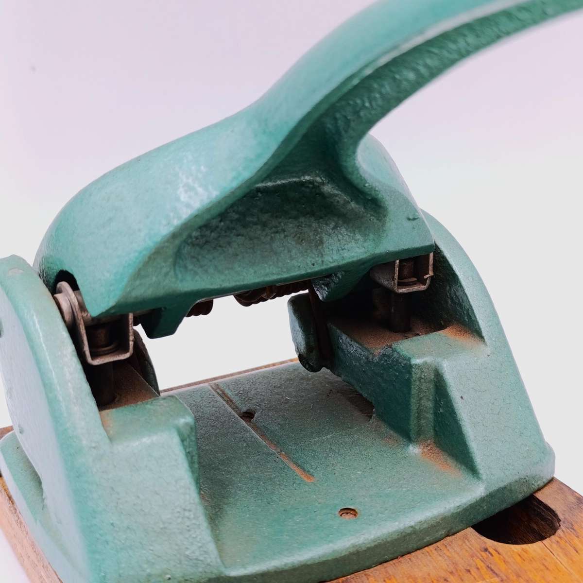 Vintage The Uno Junior double hole punch