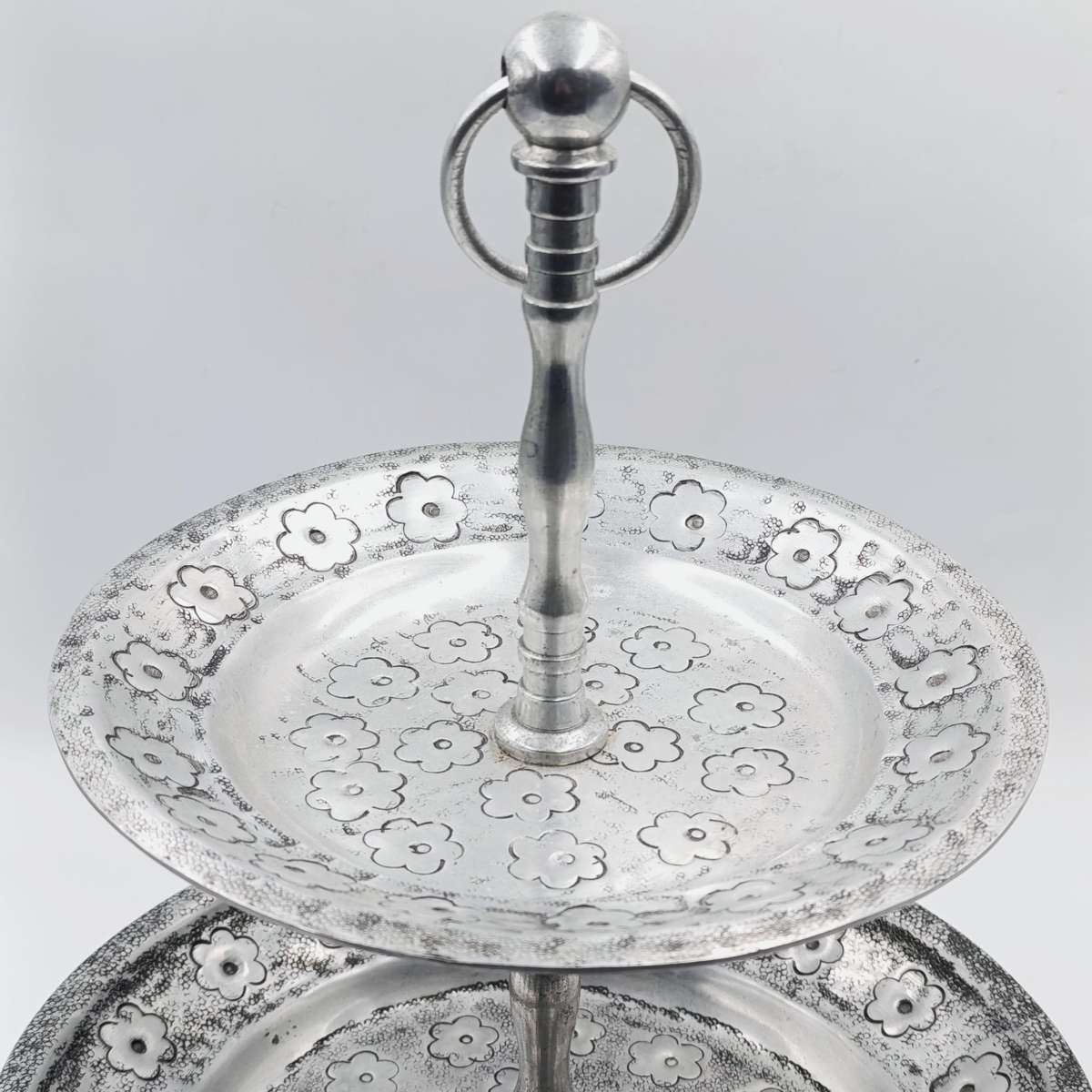 Beautiful 2-tier aluminium cake stand
