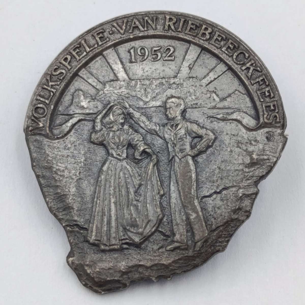 1952 Van Riebeeck Festival Volkspele pin badge
