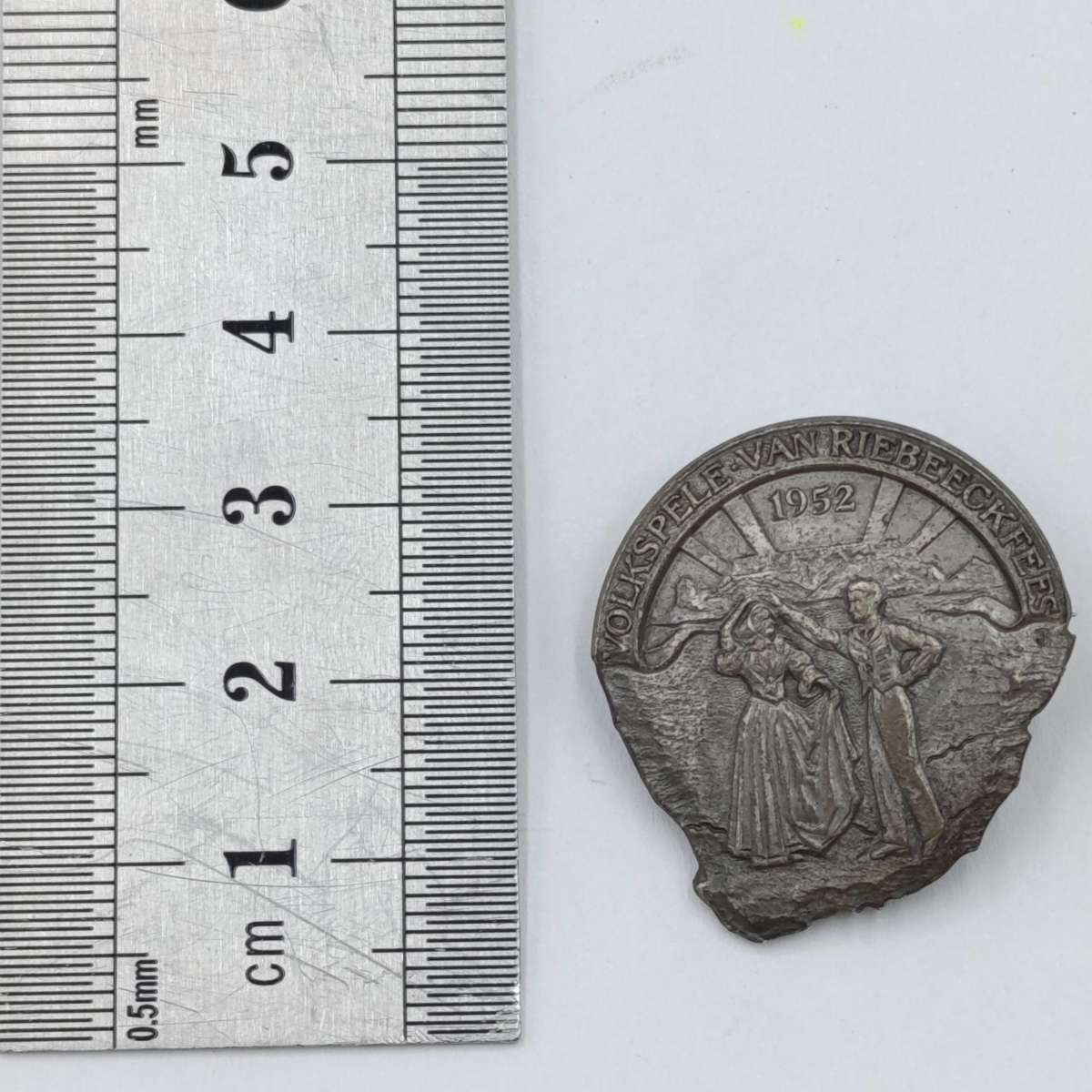 1952 Van Riebeeck Festival Volkspele pin badge