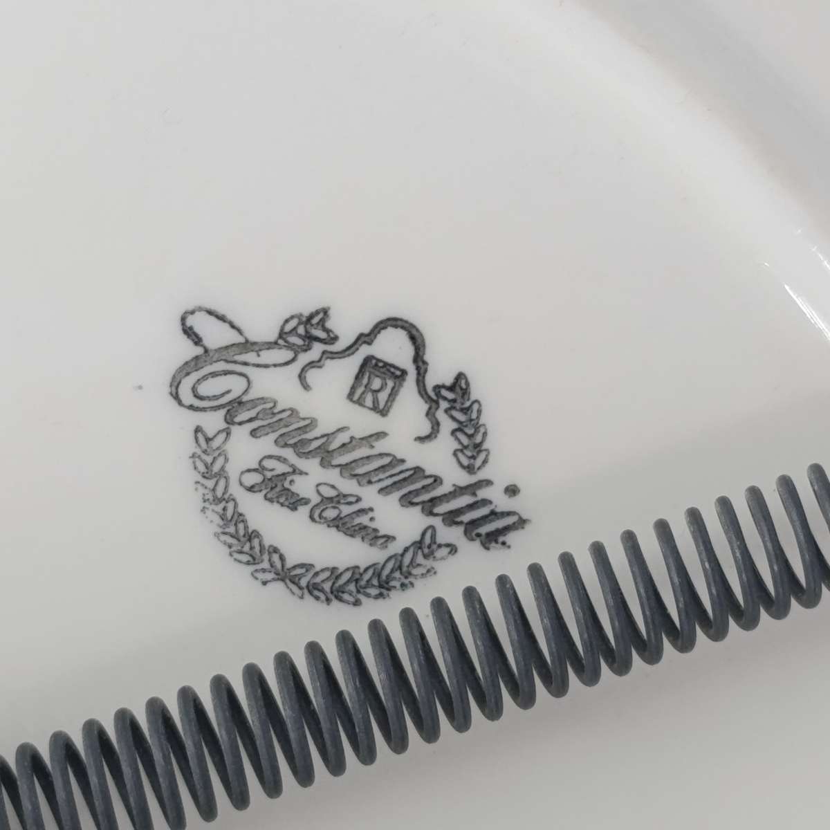 Vintage Constantia "Coaching Scenes" porcelain plate - The Red Lion