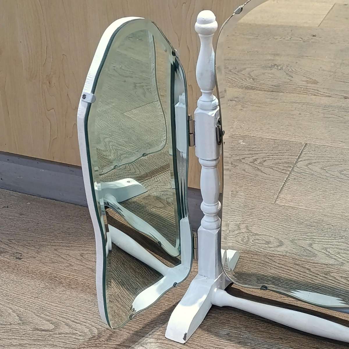 Beautiful folding dressing table mirror