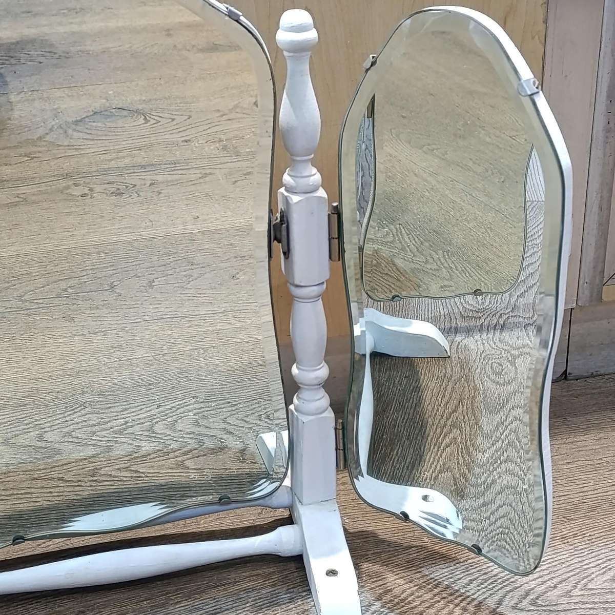 Beautiful folding dressing table mirror