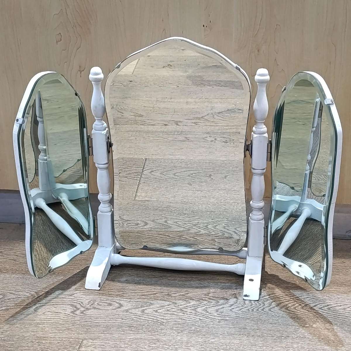 Beautiful folding dressing table mirror