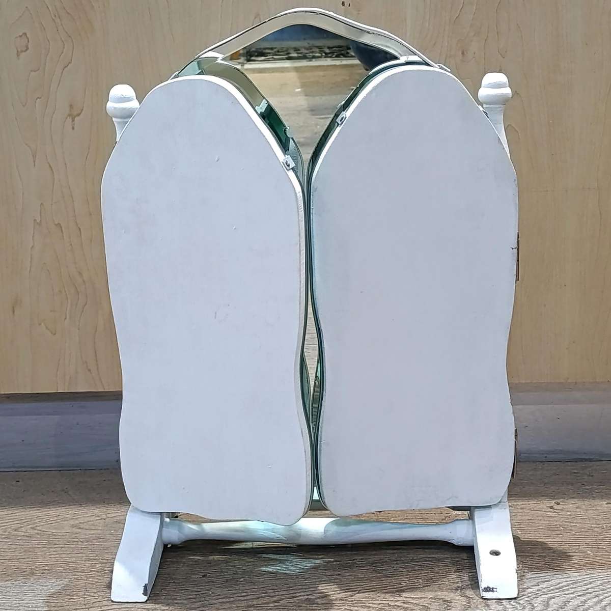 Beautiful folding dressing table mirror