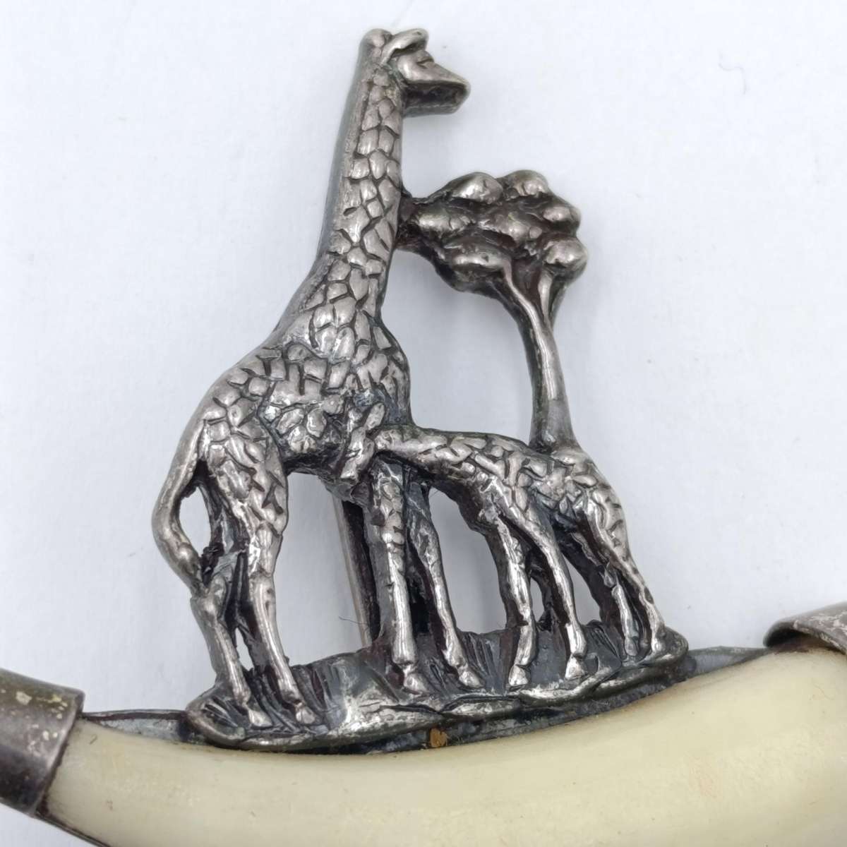 W Pretorius Wildtuin brooch - Sold in Kruger Park - giraffes