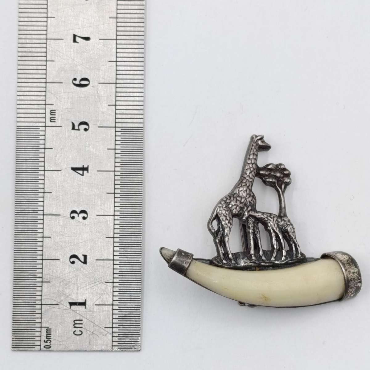 W Pretorius Wildtuin brooch - Sold in Kruger Park - giraffes