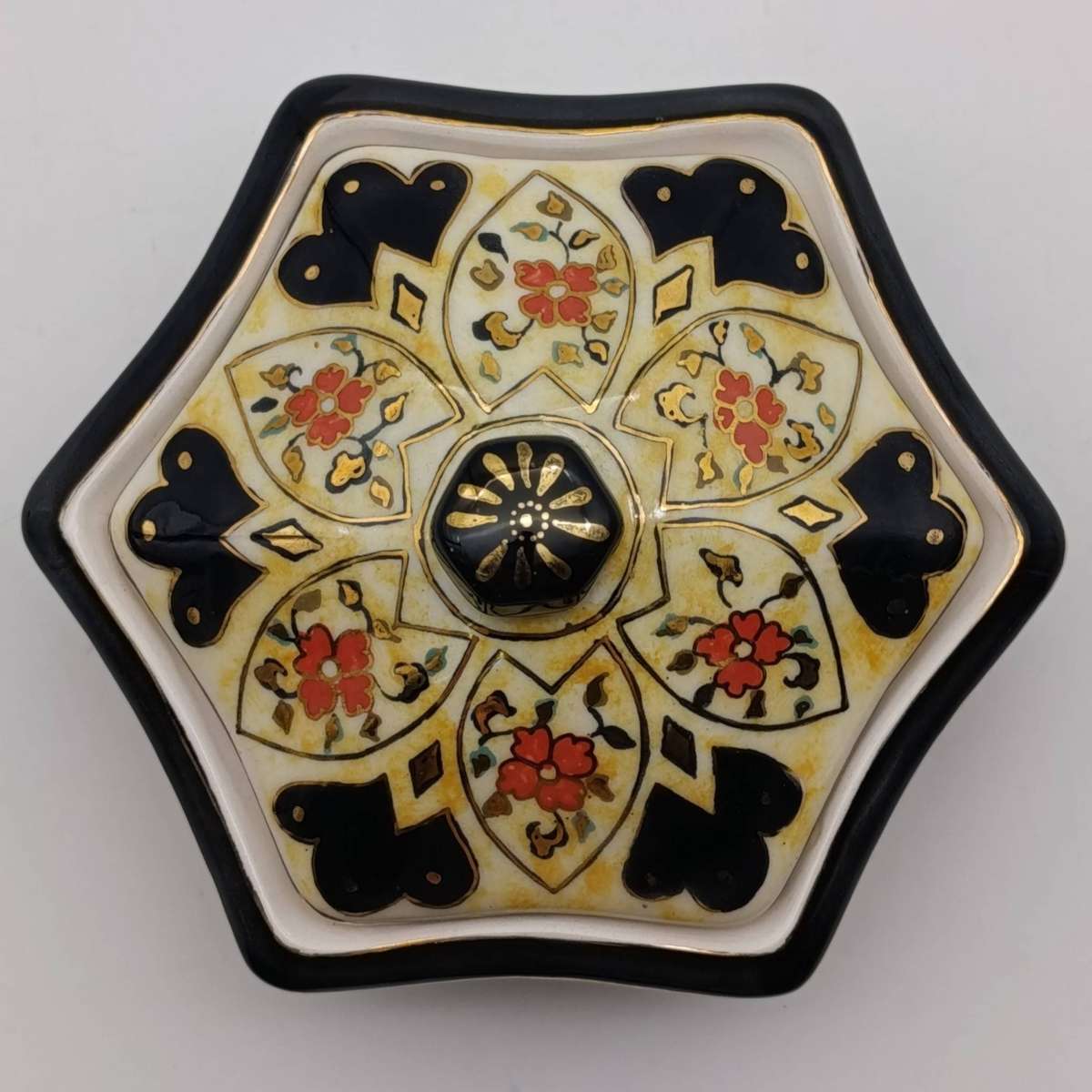 Zimbabwean handpainted porcelain trinket holder with lid - marked UVC103 by Cris