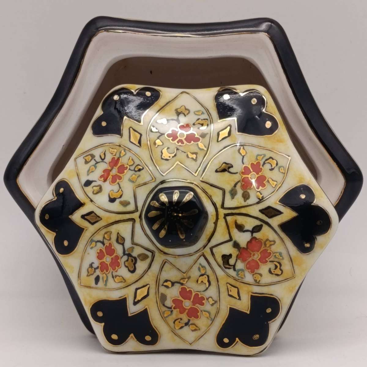Zimbabwean handpainted porcelain trinket holder with lid - marked UVC103 by Cris