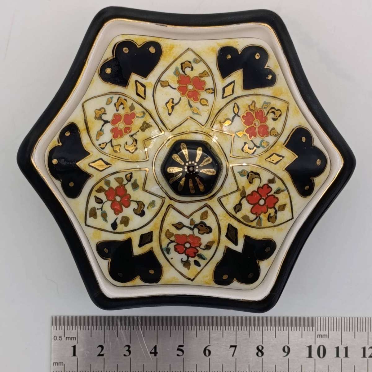 Zimbabwean handpainted porcelain trinket holder with lid - marked UVC103 by Cris