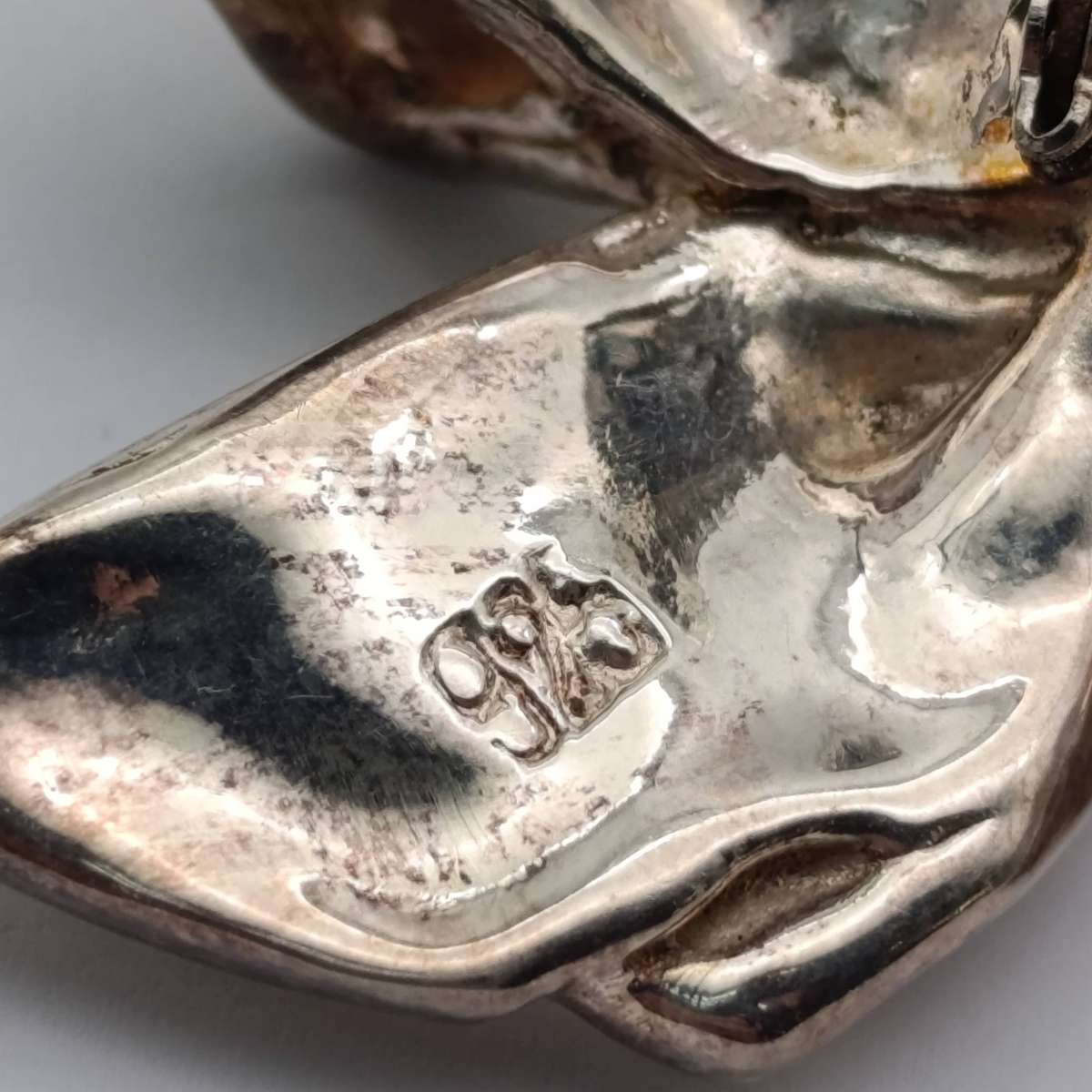 Sterling silver brooch in shape of Bowtie - 23,7g