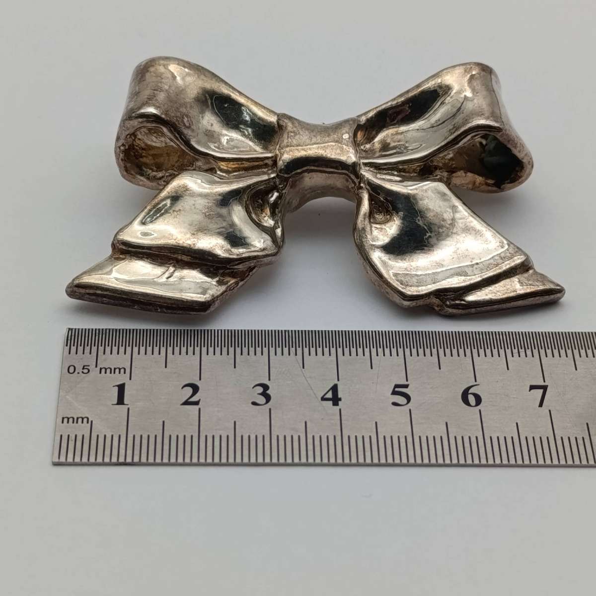 Sterling silver brooch in shape of Bowtie - 23,7g