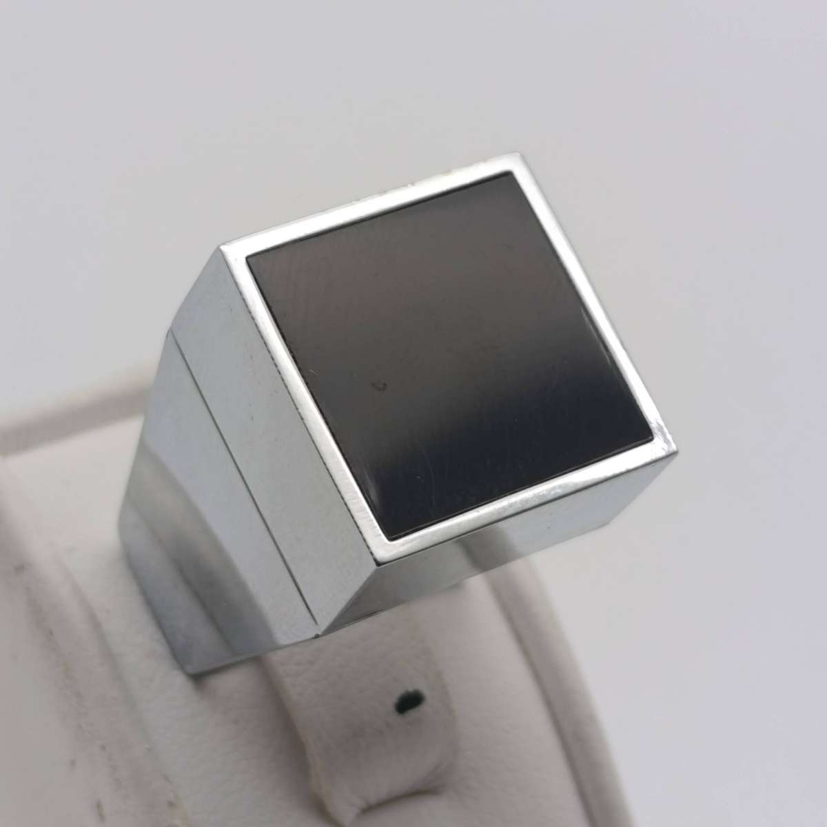 Anton Bribresca ring with black insert in original holder