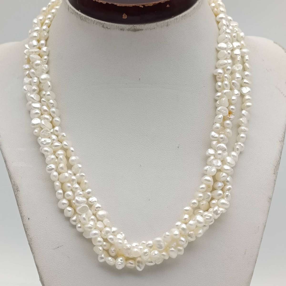 Quadro string of baroque freshwater pearls with magnetic clasp