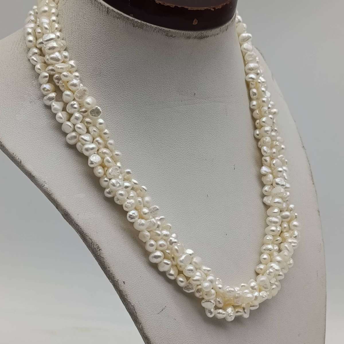 Quadro string of baroque freshwater pearls with magnetic clasp