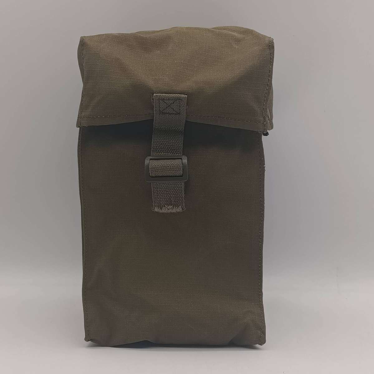 Vintage SA Army SM90 gas mask bag