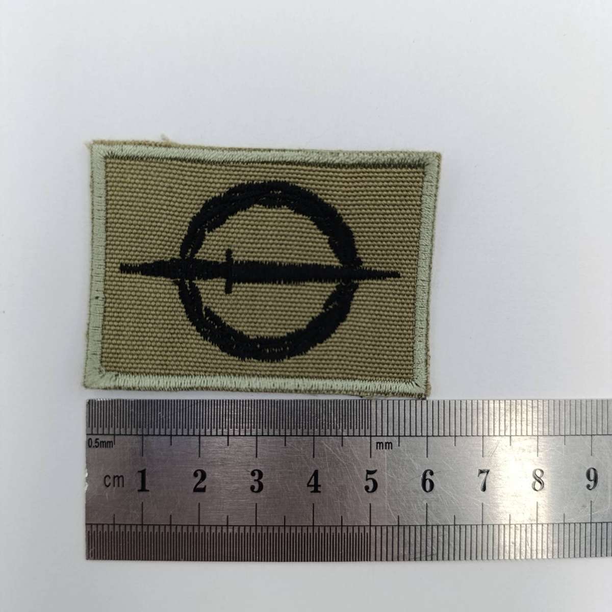 SANDF Special Forces Operator cloth badge with piece of Maroon stable belt material
