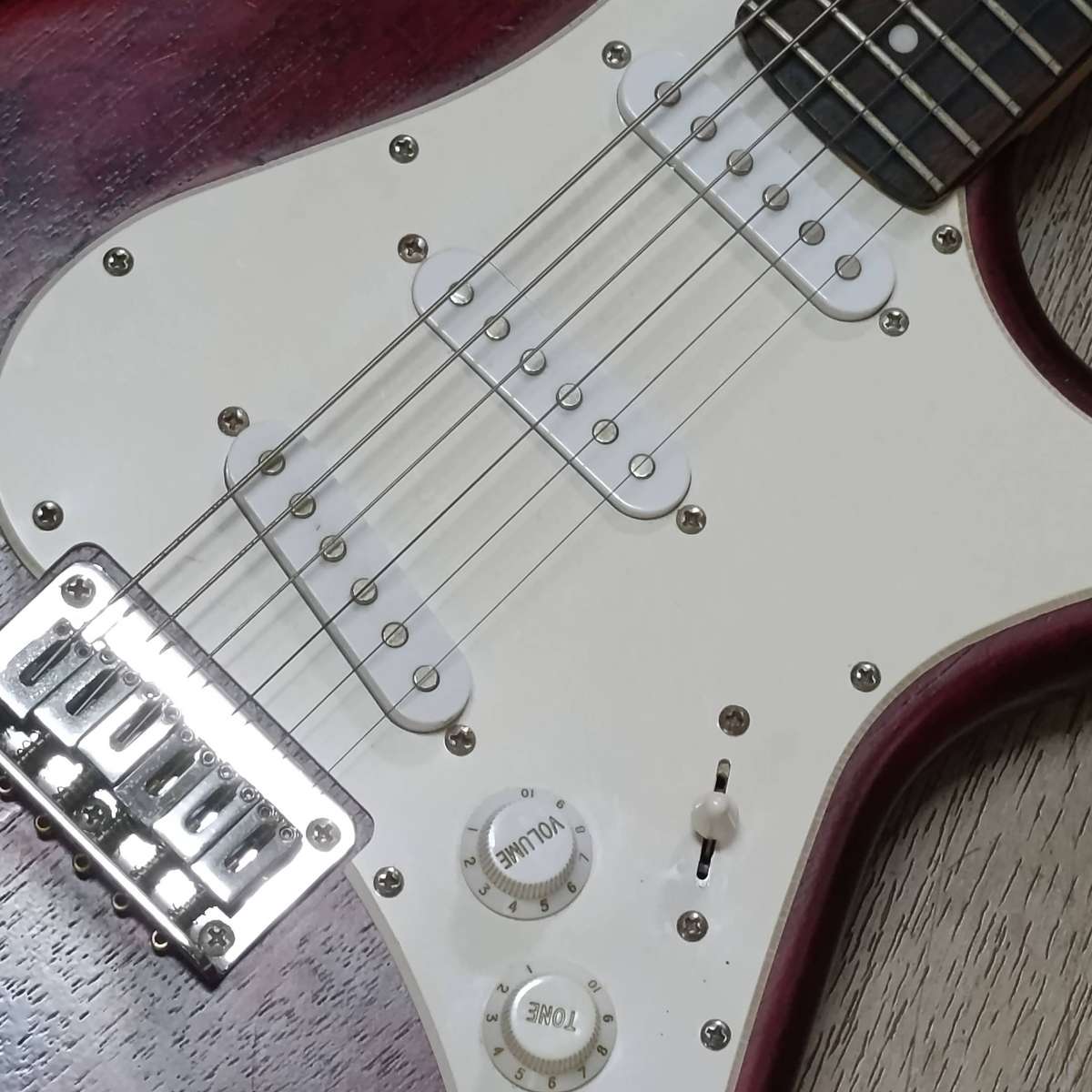 Cort G100 series electric guitar in Madarozzo bag