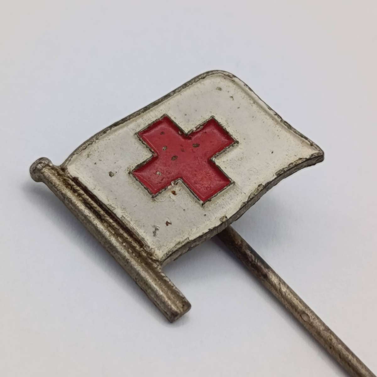 Antique Red Cross 2 Shilling Charity badge