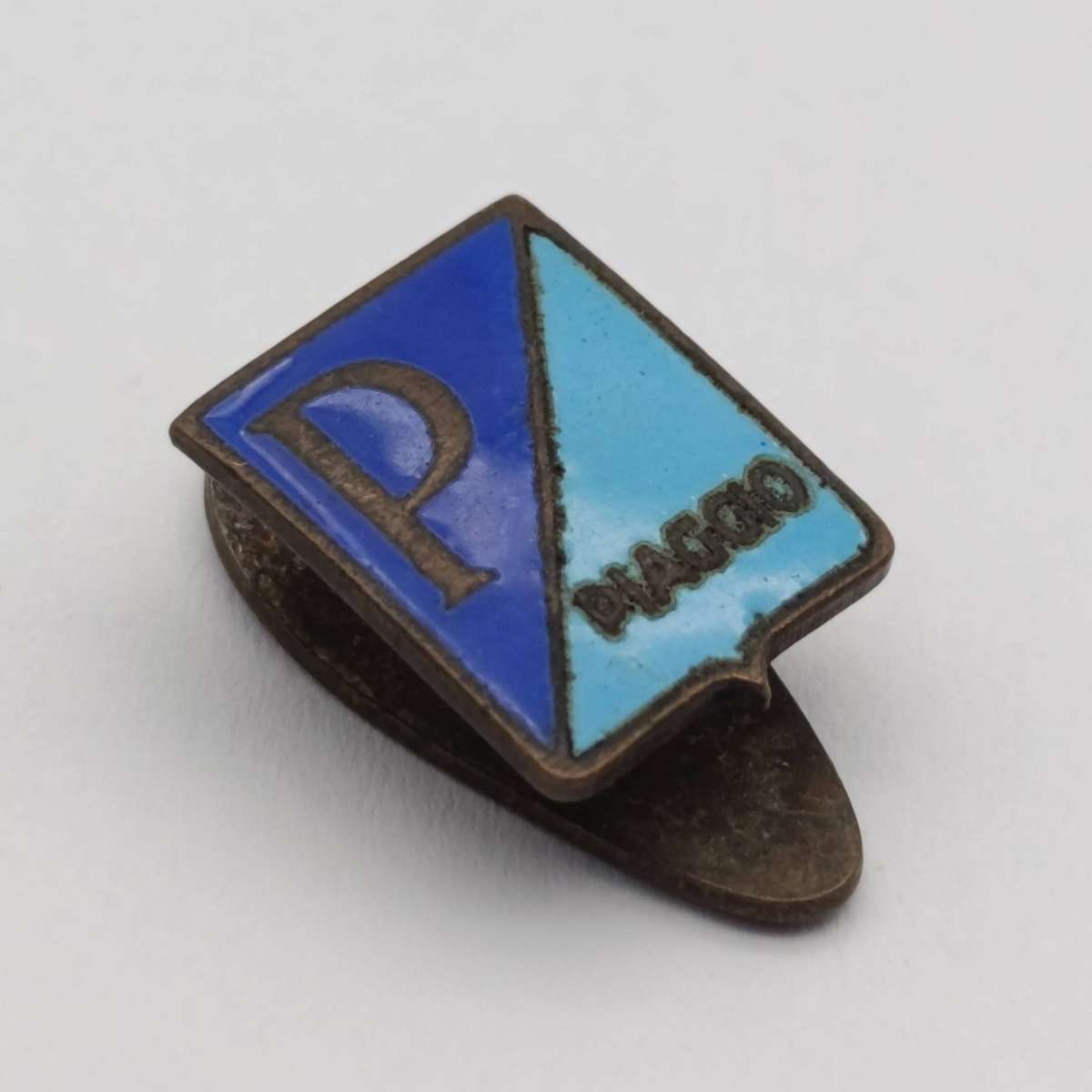 Vintage Piaggo Italian vehicles button badge