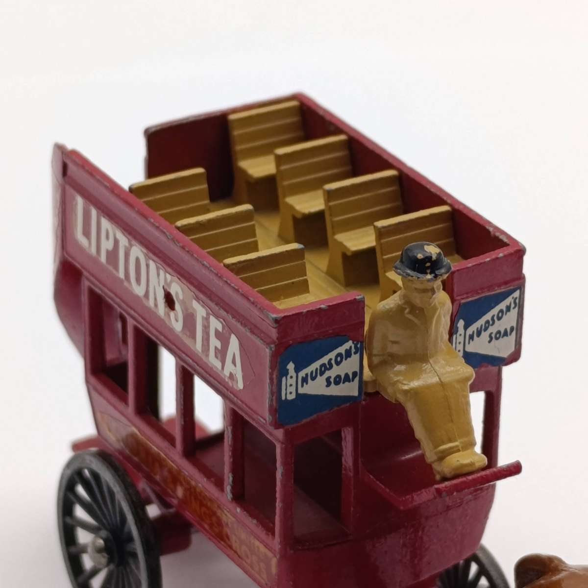 Matchbox Lesney No. 12 London Horse-drawn bus