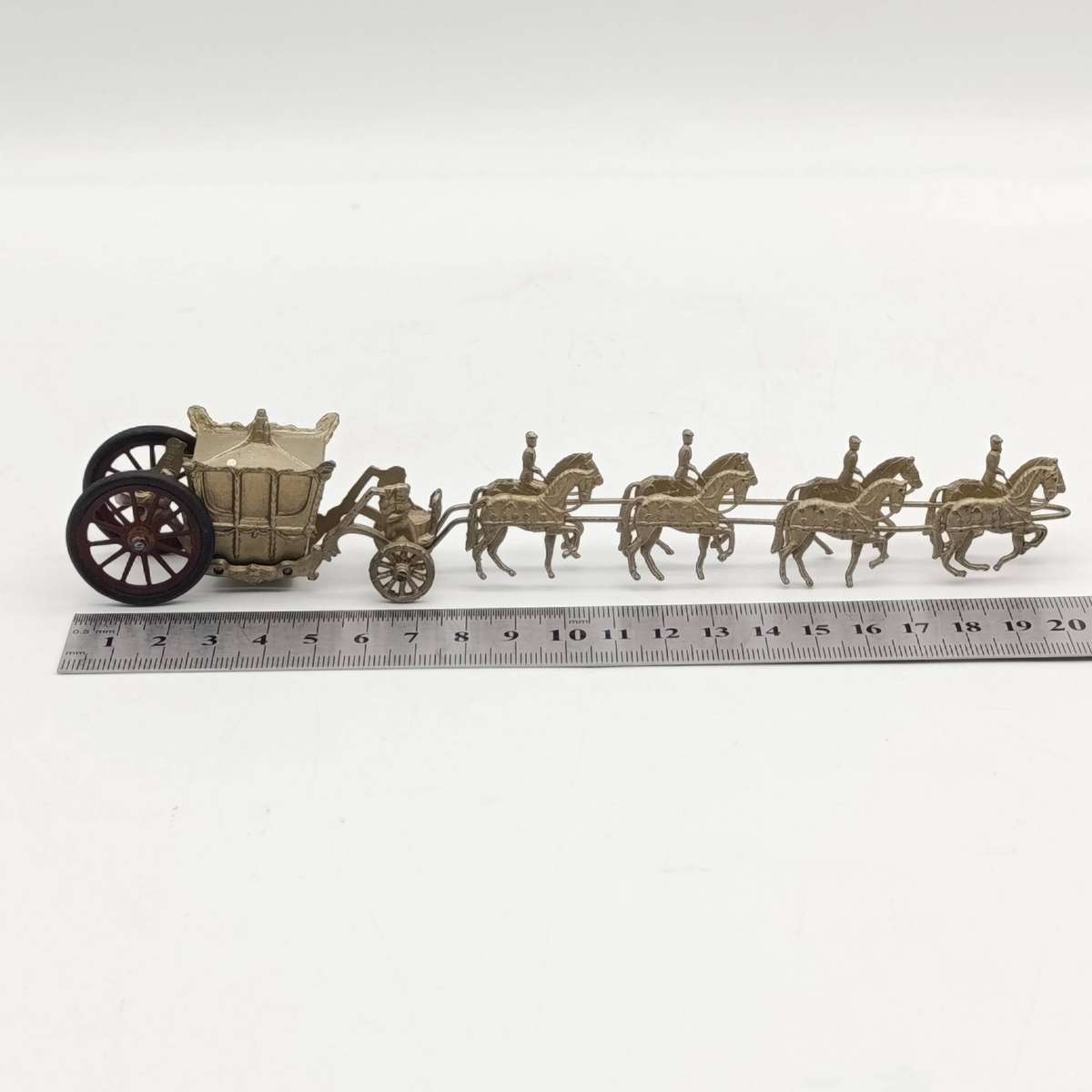 Vintage Coronation coach lead model - wheel replacement